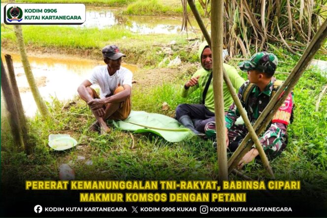 
Pererat Kemanunggalan TNI-Rakyat, Babinsa Cipari Makmur Komsos dengan Petani