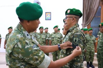 
Kasdim 0820/Probolingggo Mayor Caj Aminudin Abadi Memimpin Upacara Korps Raport Kenaikan Pangkat