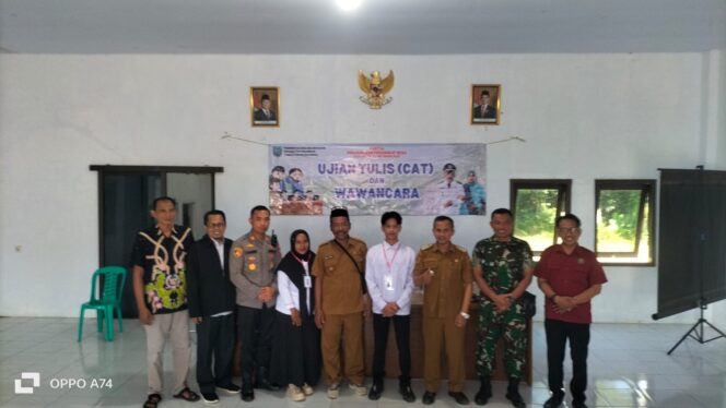 
Koramil Pakuniran Kawal Seleksi Perangkat Desa Bucorkulon, Pastikan Transparansi dan Netralitas