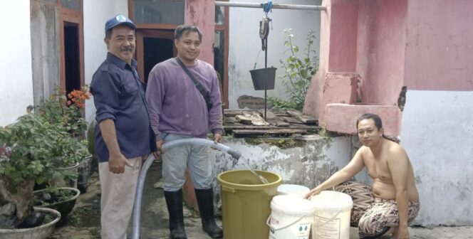 
‎Pipa Utama Patah Akibat Longsor, PERUMDAM Tirta Argapura Gerak Cepat Suplai Air Bersih ke Warga