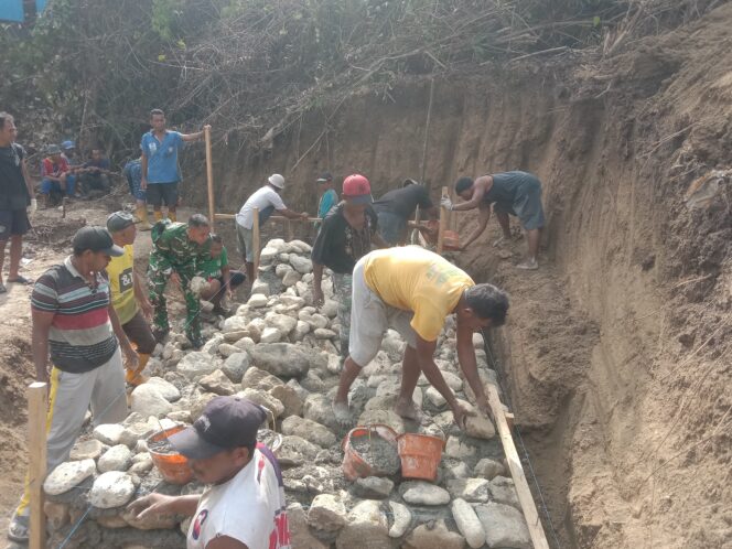 
Kodim 1505/Tidore Bersama Warga Genjot Pembangunan Jembatan Garuda