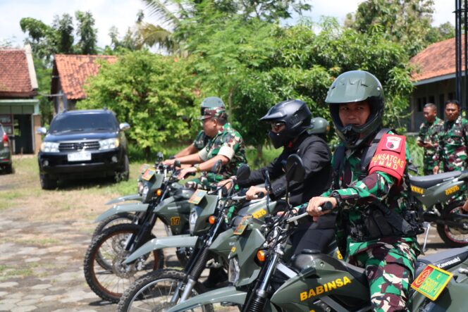 
Bupati Probolinggo Tinjau Lokasi TMMD ke-128 dengan Motor Dinas TNI