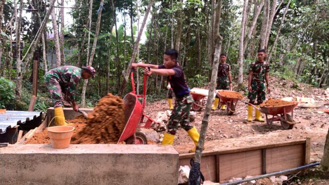 
Pastikan Pondasi Kokoh, Pendistribusian Tanah untuk Pengerasan Jembatan Garuda Terus Dilanjutkan
