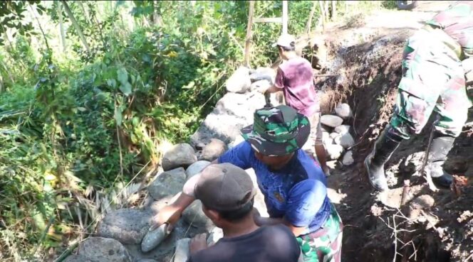 
TMMD ke 128 Terus Kebut Pembangunan Tanggul Penahan Tanah (TPT) di Desa Brabe Antisipasi Longsor dan Abrasi Jalan