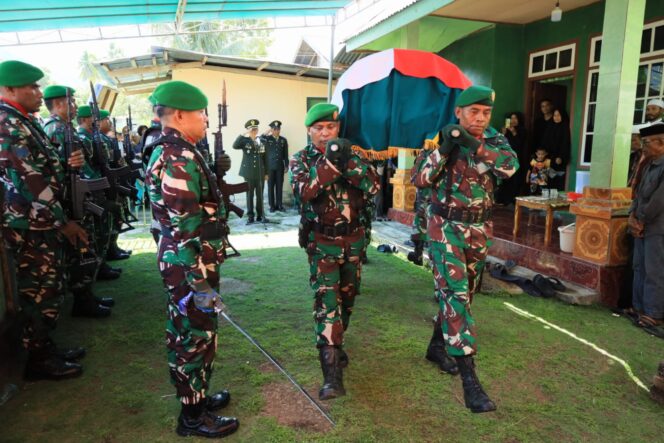 
Bentuk Penghormatan Terakhir, Kasdim 1505/Tidore Pimpin Pemakaman Militer Purnawirawan TNI