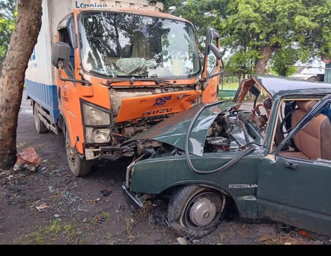 
‎Diduga Lalai, Keluarga Korban Tabrakan Truk PT Pos Indonesia Tuntut Tanggung Jawab