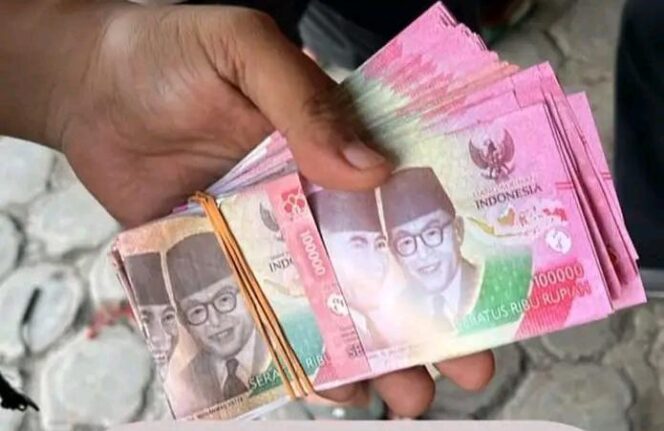 
Nekat Tipu Showroom di Jember, Pria Ini Gunakan Uang Mainan untuk Beli Motor Sport