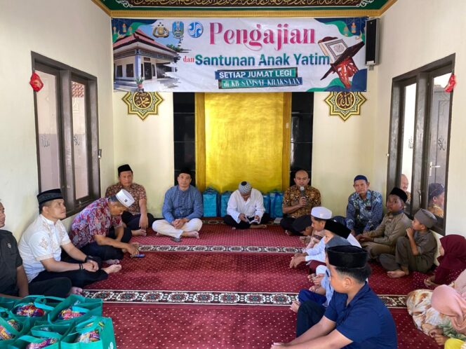 
Samsat Kraksaan Gelar Rutin Pengajian dan Santuni Anak Yatim Setiap Jum’at Manis