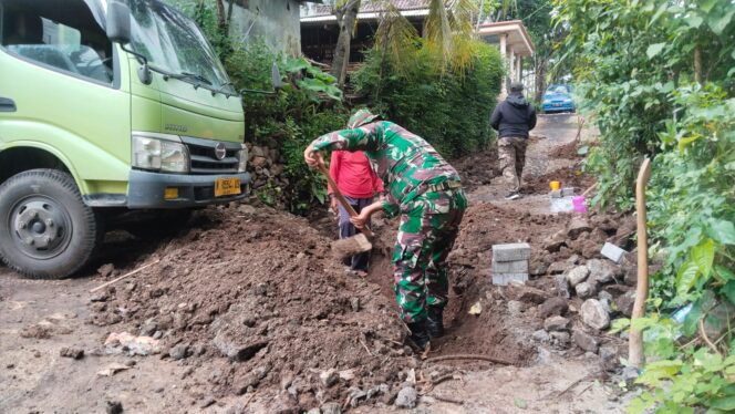 
Satgas TMMD Ke-128 Gali Gorong-Gorong 6 Meter di Dusun Klagin, Brabe Antisipasi Genangan Air