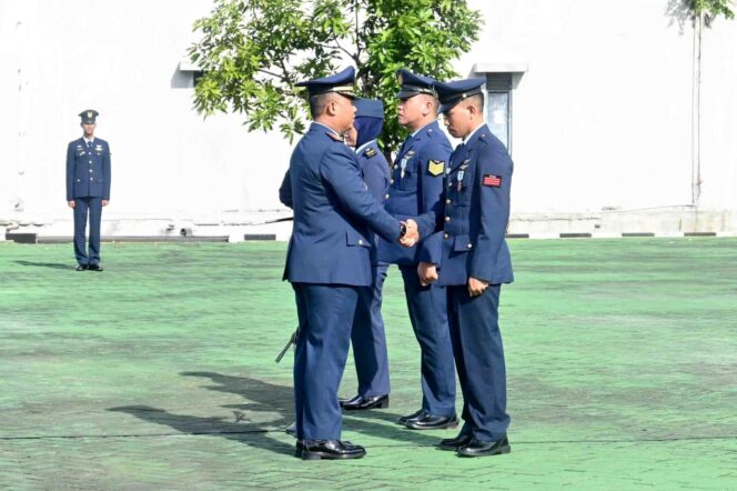 
Teguhkan Semangat Pengabdian, Lanud Sjamsudin Noor Gelar Upacara Peringatan HUT ke-80 TNI AU Tahun 2026