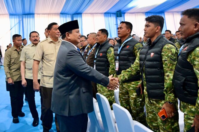 
Panglima TNI Dampingi Presiden RI Saksikan Penyerahan Denda Administratif dan Penyelamatan Keuangan Negara Tahap VI