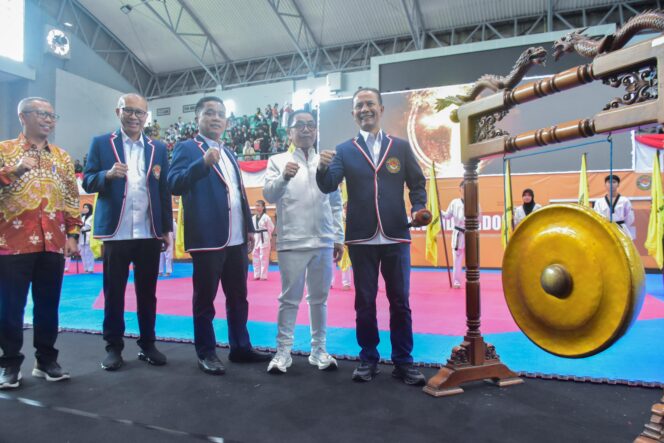 
Ketum PBTI Letjen TNI Richard Tampubolon Buka Kejurnas Taekwondo Cadet dan Junior 2026: Ingatkan Sportivitas Atlet dan Wasit