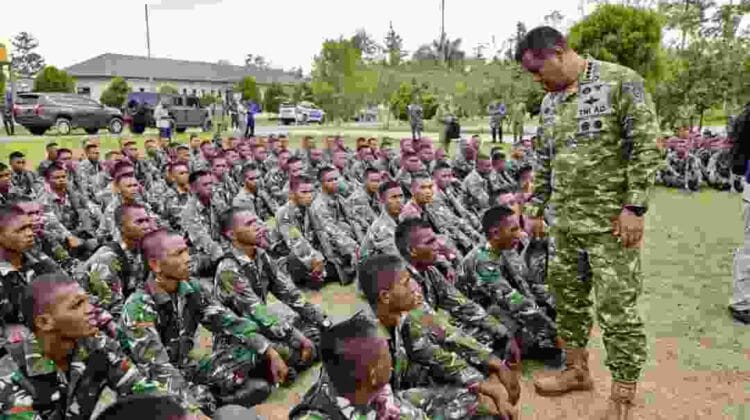 Wapang TNI Dampingi Menhan RI Tinjau Kesiapan Yonif TP 805/KSW di Papua Barat