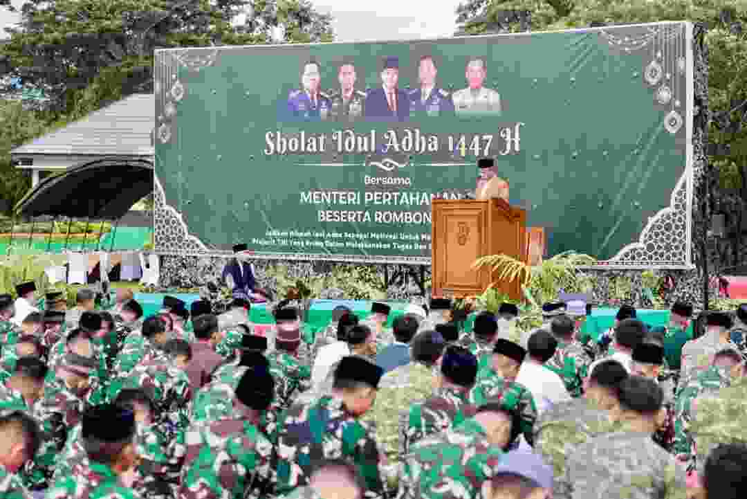 Wapang TNI Dampingi Menhan RI Shalat Idul Adha Bersama Prajurit dan Masyarakat di Papua Barat