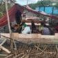 Meski Cuaca Tak Menentu, Anggota Kodim 1505/Tidore dan Warga Tetap Semangat Bangun Jembatan Garuda