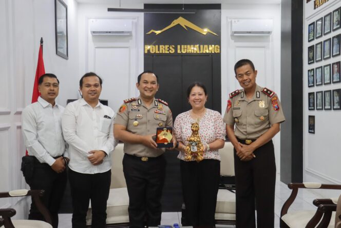 
Kapolres Lumajang Terima Kunjungan Konsul-Jenderal Australia, Bahas Keamanan Wilayah