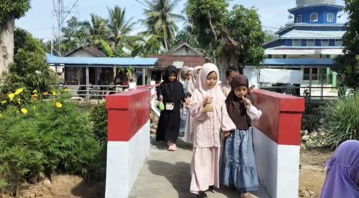 Warga Desa Paya Mulai Nikmati Jembatan Garuda Meski Belum Selesai