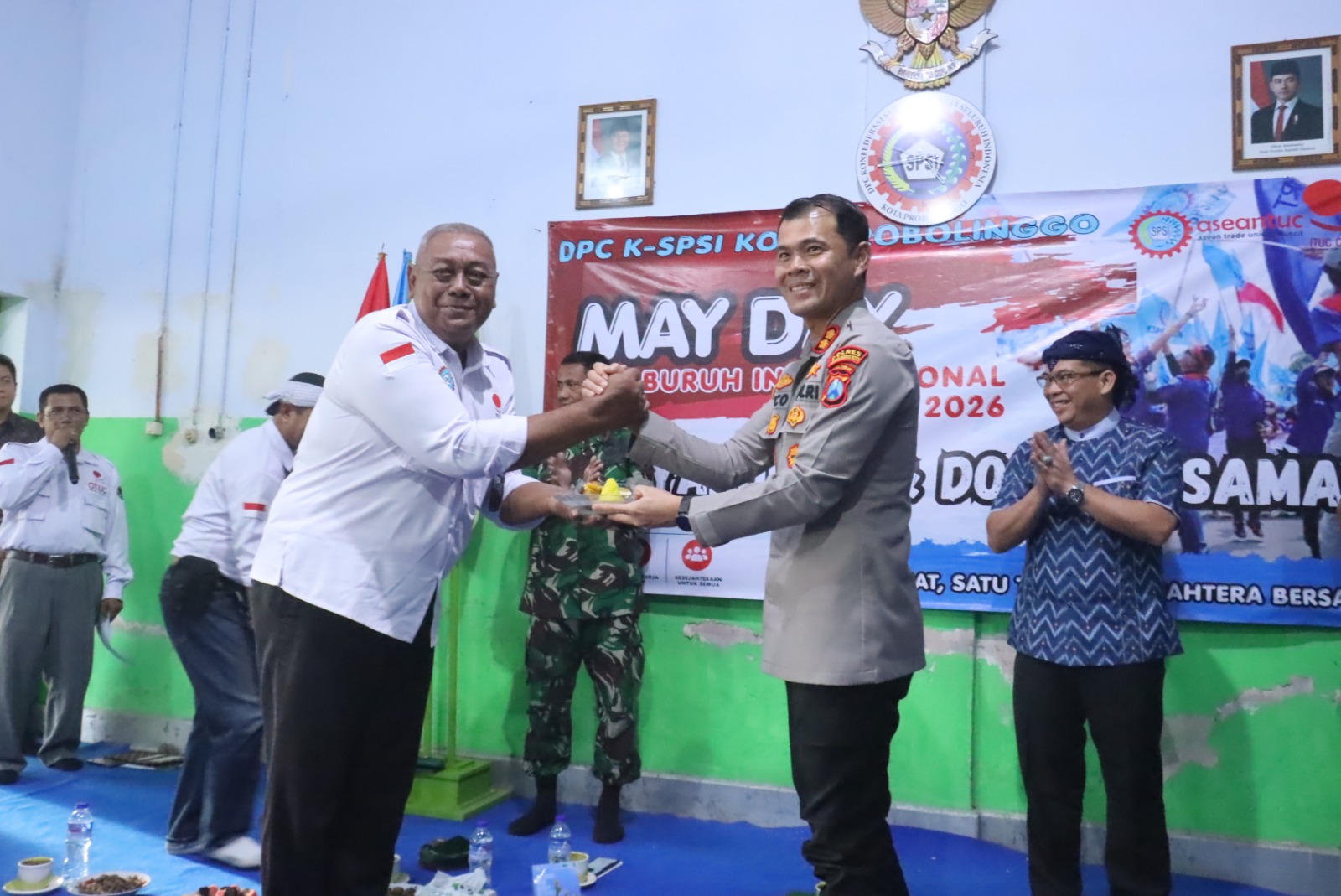 May Day Sejuk di Probolinggo, Buruh-Polisi-Pemkot Duduk Bersama Jaga Kondusivitas