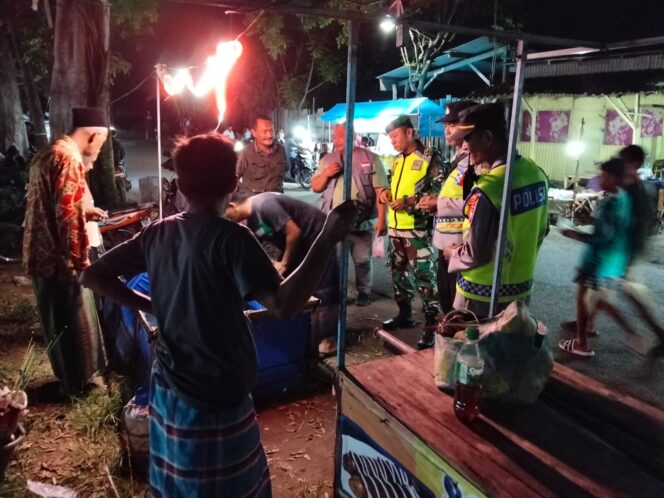 
Berikan Ketenangan Dan Kenyamanan, Koramil Sumberasih Patroli Bersama Cipta Kondisi