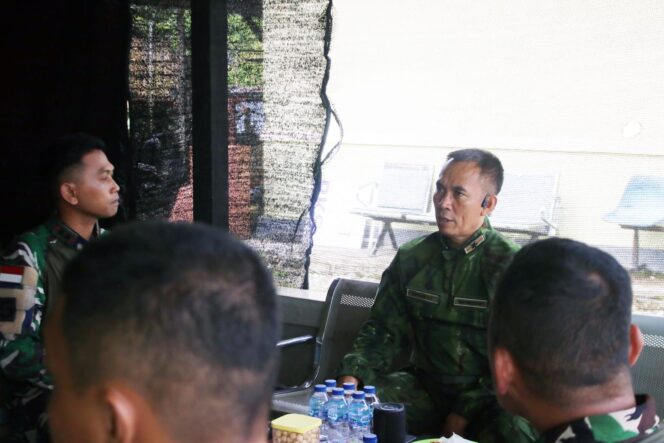 
Wapangkoops TNI Habema Tinjau Kesiapsiagaan Prajurit di Pos Kotis Dekai
