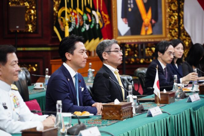 
Perkuat Kemitraan Strategis Melalui Pertemuan Bilateral, Panglima TNI Dampingi Menhan RI Terima Kunjungan Menhan Jepang