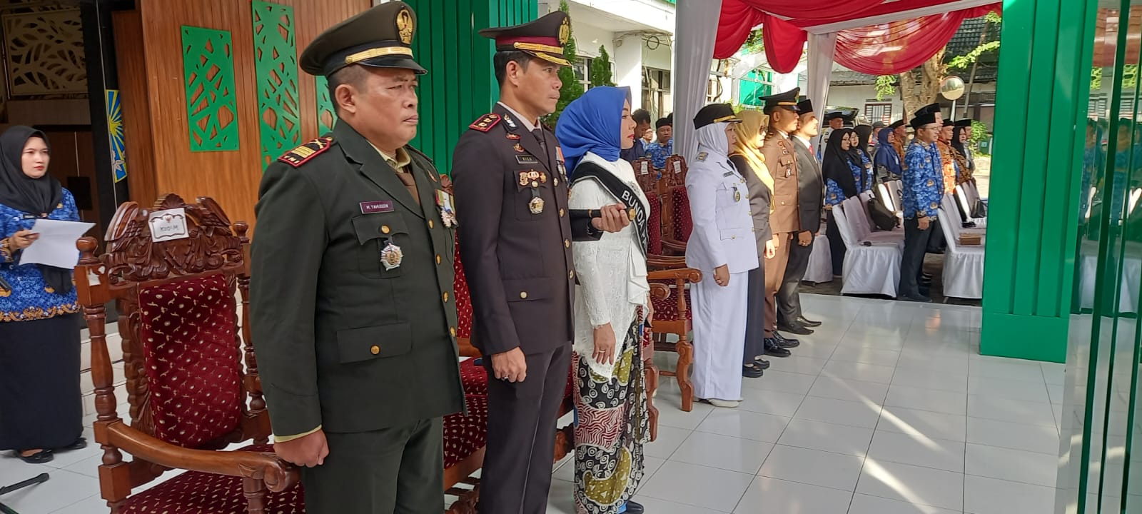 Kapten Inf Yahudin Mewakili Komandan Kodim 0820/Probolinggo Hadiri Upacara Peringatan Hari Pendidikan Nasional