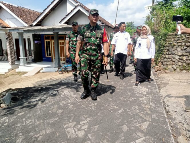 
Danrem 083/Bdj Tinjau Langsung Progres Pembangunan TMMD di Desa Brabe