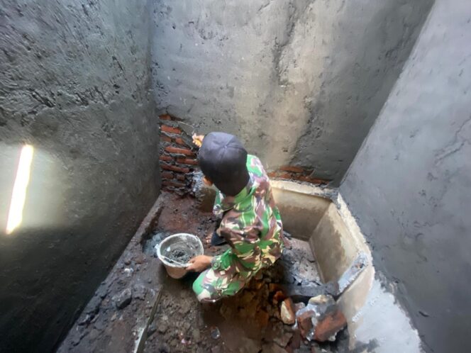 
Pembangunan Tangki Septik Individual Milik Ibu Halimah Capai 90 Persen