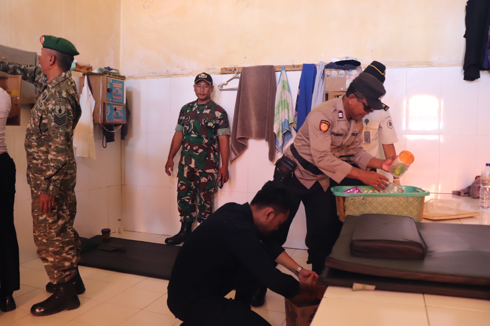 Rutan Kraksaan Gandeng TNI-Polri Razia Blok Wanita Bebas Narkoba