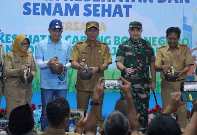 
Sinergi, Kodim 0813 Bersama Pemkab dan BPJS Bojonegoro Gelar Pelayanan Kesehatan Gratis