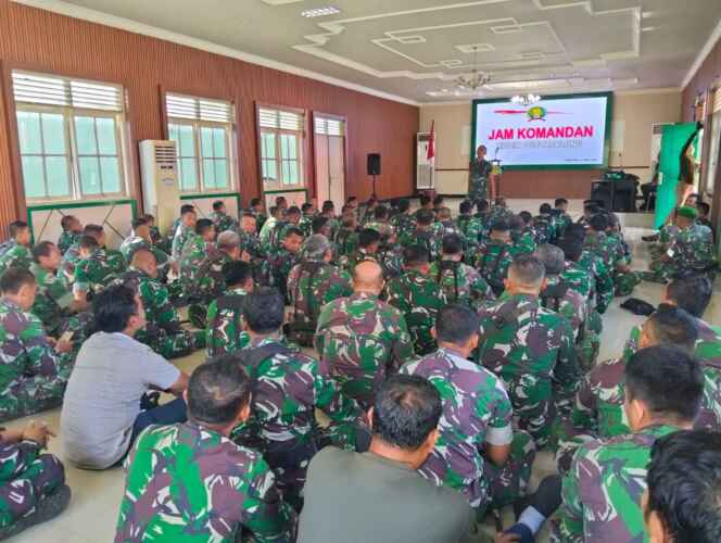 
Dandim 1008/Tabalong Berikan Jam Komandan, Tekankan Disiplin dan Jaga Nama Baik Satuan