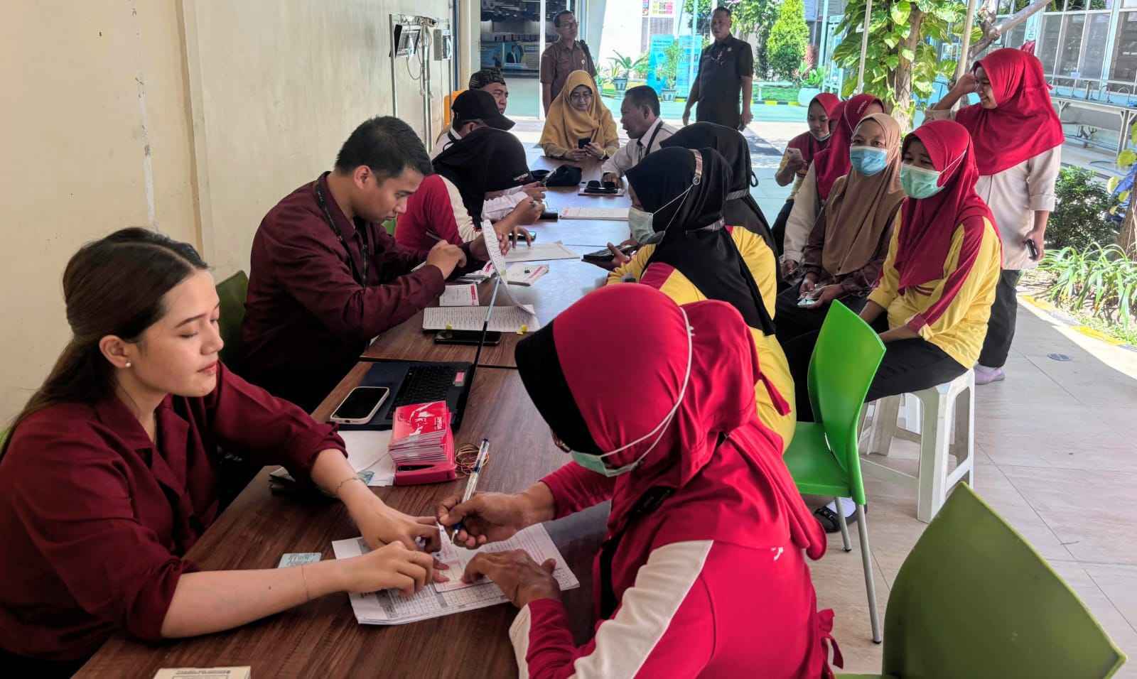 Dinsos Kabupaten Probolinggo Monitoring Penyaluran BLT DBHCHT Buruh Rokok Lintas Domisili