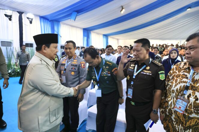 
Panglima TNI Dampingi Presiden RI Pada Kegiatan Penyerahan Hasil Kerja Satgas PKH