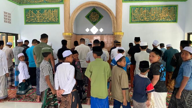 
Tingkatkan Imam Dan Takwa, Satgas Sholat Jumat Berjamaah Bersama Warga