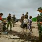 Aksi Bersih Pantai Keakwa oleh Satgas TMMD Kodim 1710/Mimika Aksi Bersih Pantai Keakwa oleh Satgas TMMD Kodim 1710/Mimika