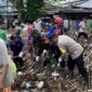 Gotong Royong Bersihkan Sungai Barabai, Babinsa dan Relawan Turun Tangan Gotong Royong Bersihkan Sungai Barabai, Babinsa dan Relawan Turun Tangan