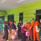Koramil Wonomerto Melakukan Pendampingan Dalam Pembagian Sembako Kepada Masyarakat Koramil Wonomerto Melakukan Pendampingan Dalam Pembagian Sembako Kepada Masyarakat