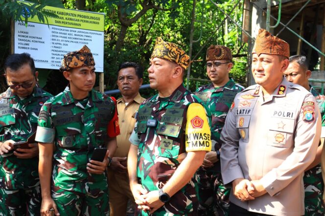
Tim Wasev Sterad TNI Melakukan Kunjungan Kerja Ke Lokasi Program TMMD Ke 128 di Desa Brabe