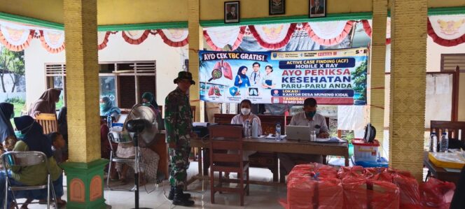 
Koramil Sumberasih Dampingi Pelaksanaan Pemeriksaan Kesehatan Masyarakat Binaan