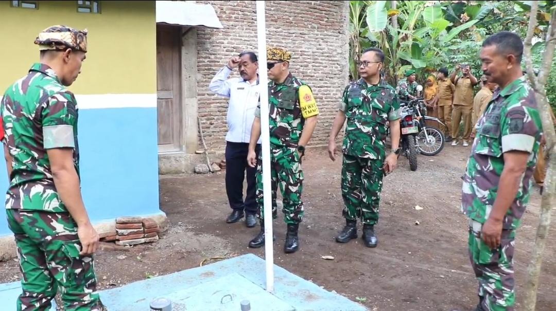 Tim Wasev Sterad Tinjau Pembangunan Tangki Septik Individual TMMD Ke-128 di Desa Brabe Tim Wasev Sterad Tinjau Pembangunan Tangki Septik Individual TMMD Ke-128 di Desa Brabe