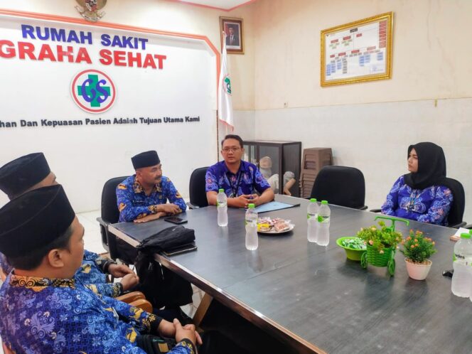
Disnaker Kabupaten Probolinggo Klarifikasi Dugaan Pembayaran Gaji di Bawah UMK dan Penahanan Ijazah Karyawan di RS Graha Sehat
