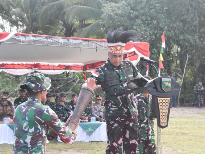 
Pangdam XVII/Cenderawasih Resmi Tutup TMMD Ke-128 Kodim 1710/Mimika di Kampung Keakwa