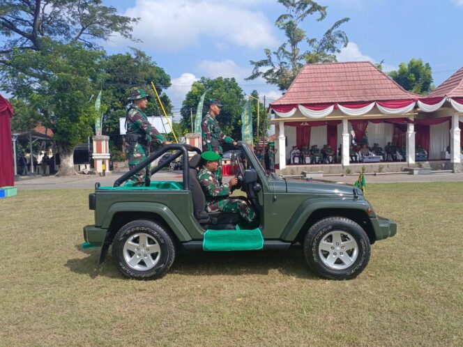 
Kasdam V / Brawijaya Brigjen TNI Zainul Bahar Pimpin Upacara Penutupan TMMD Ke-128 Kodim 0820/Probolinggo
