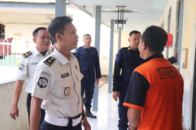 
Rutan Kraksaan Intensifkan Kontrol Blok Hunian Jaga Stabilitas Keamanan