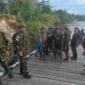 Koops TNI Habema Evakuasi 44 Pendulang Emas dari Gangguan OPM di Pegunungan Bintang Koops TNI Habema Evakuasi 44 Pendulang Emas dari Gangguan OPM di Pegunungan Bintang