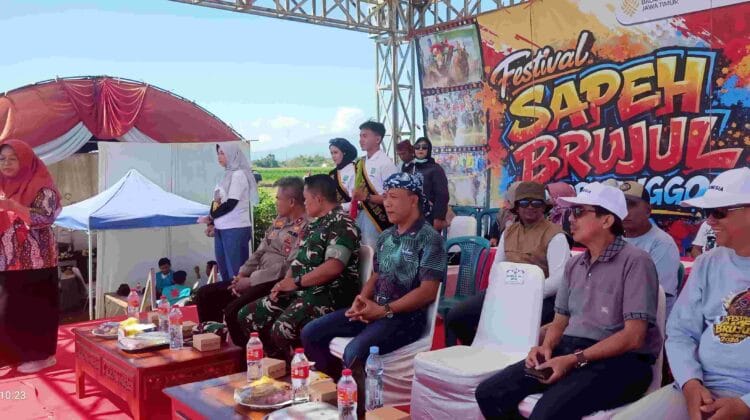 Lestarikan Budaya, Koramil Wonoasih Kawal Dan Amankan Festival Kerapan Sapeh Brujul