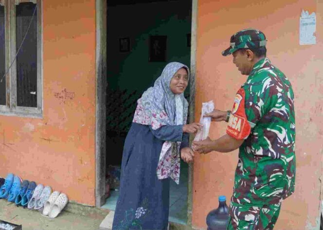 
Semangat Berbagi di Idul Adha, Kodim Bojonegoro Salurkan Daging Kurban