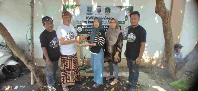 
AWPR Tebar Kepedulian di Hari Raya Idul Adha 1447 H, Ribuan Paket Daging Kurban Disalurkan untuk Warga Probolinggo