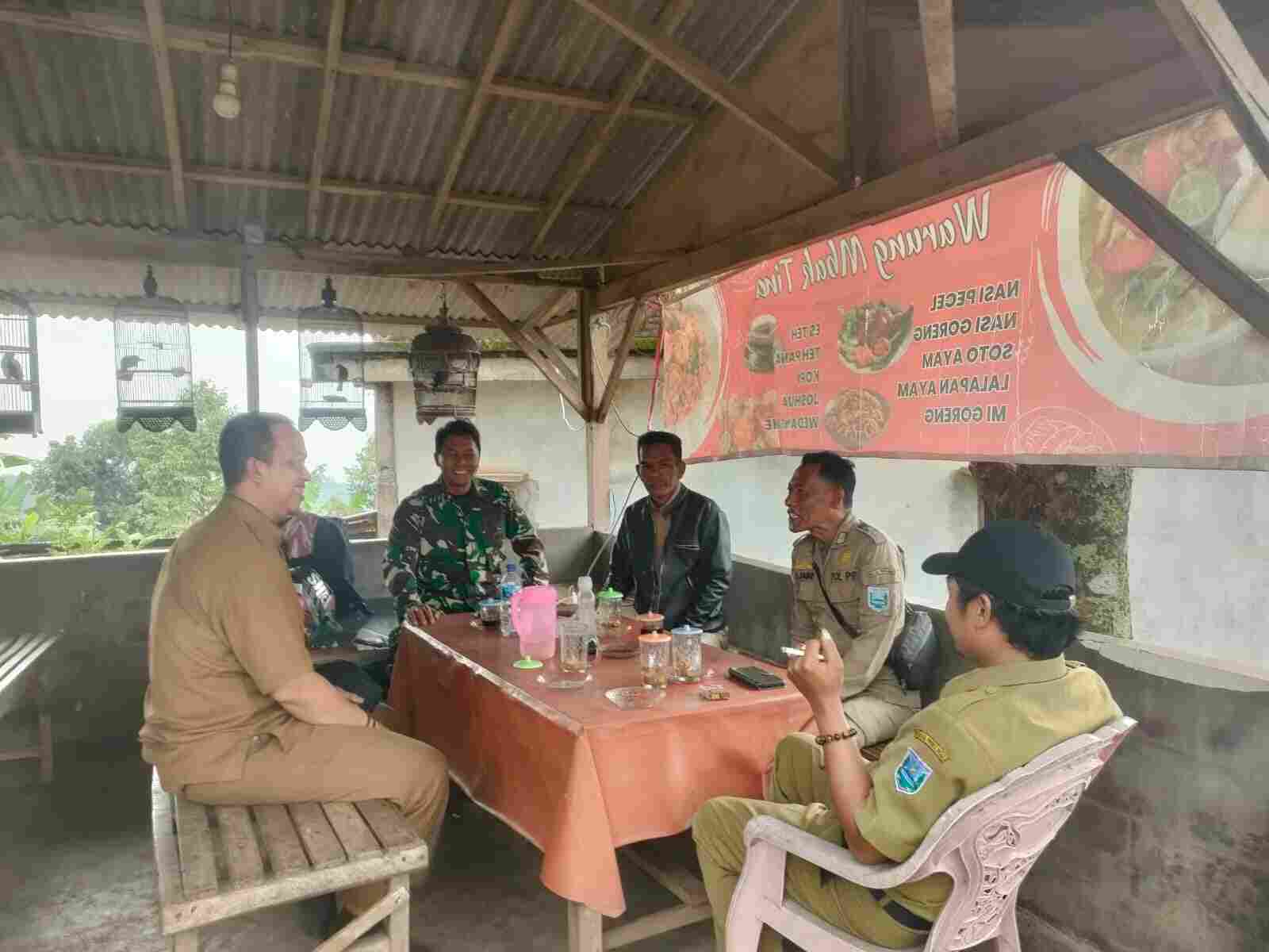 Koramil Lumbang Berikan Rasa Aman Dan Nyaman Bagi Pengunjung Wisata Air Terjun Madakaripura