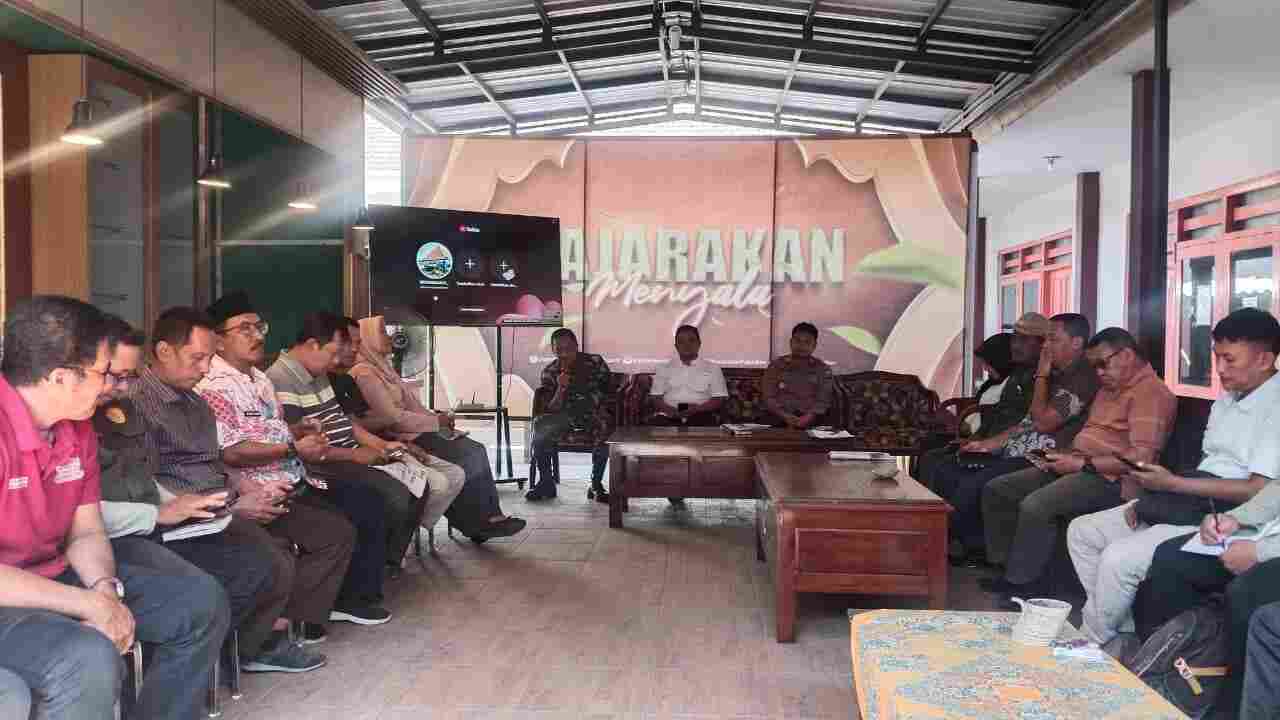Koramil Pajarakan Hadiri Rapat Lintas Sektor Tingkat Kecamatan